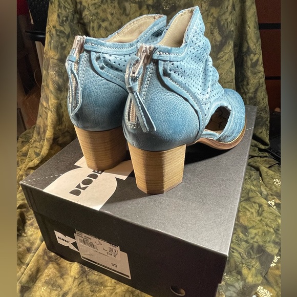Dcode heels size 8 paid $165 in original box see all images - Picture 3 of 5